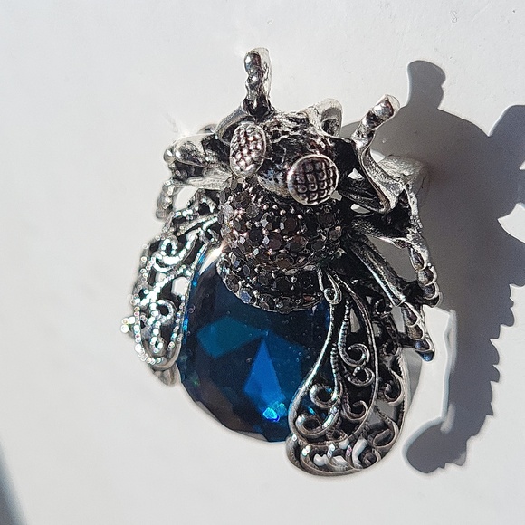 🪰 Brand new XL fly brooch - Picture 4 of 13